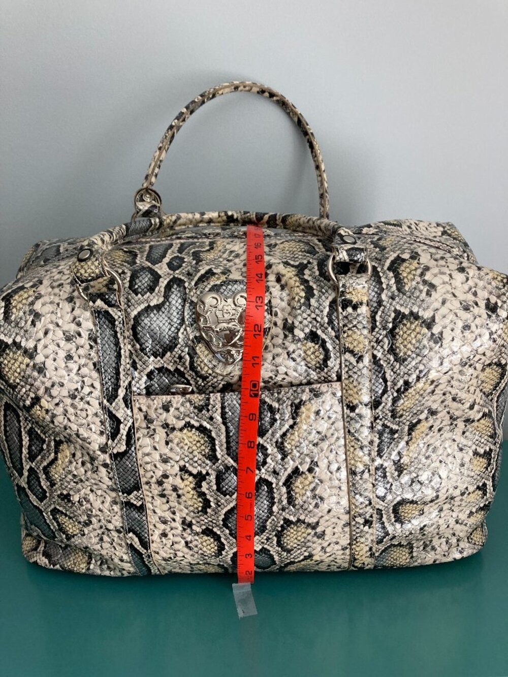 NWOT Kathy Von Zeeland Weekender Bag Cream/Gray Snake Print - Picture 14 of 16